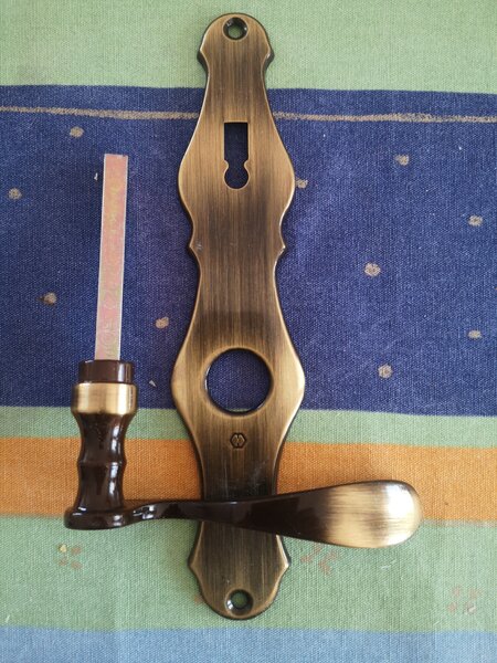 Maner si yala usa interior, Hoppe Munchen, cu slid pentru cheie, alama